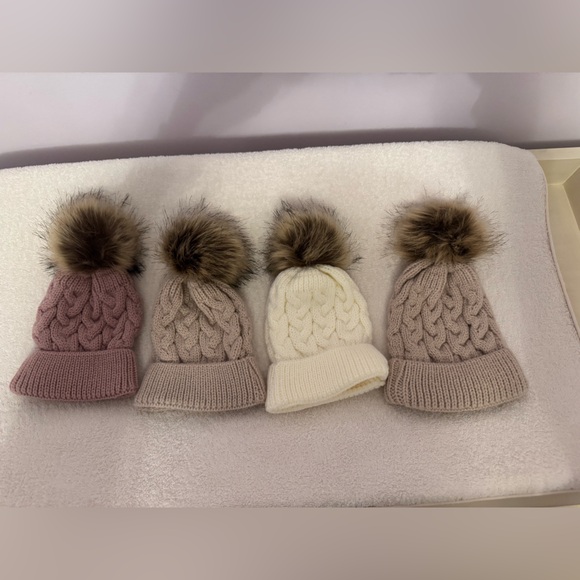 POM POM WINTER HAT NWOT - Picture 10 of 11